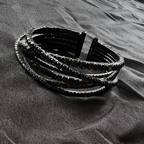 Gray bracelet - Picture 2 of 2